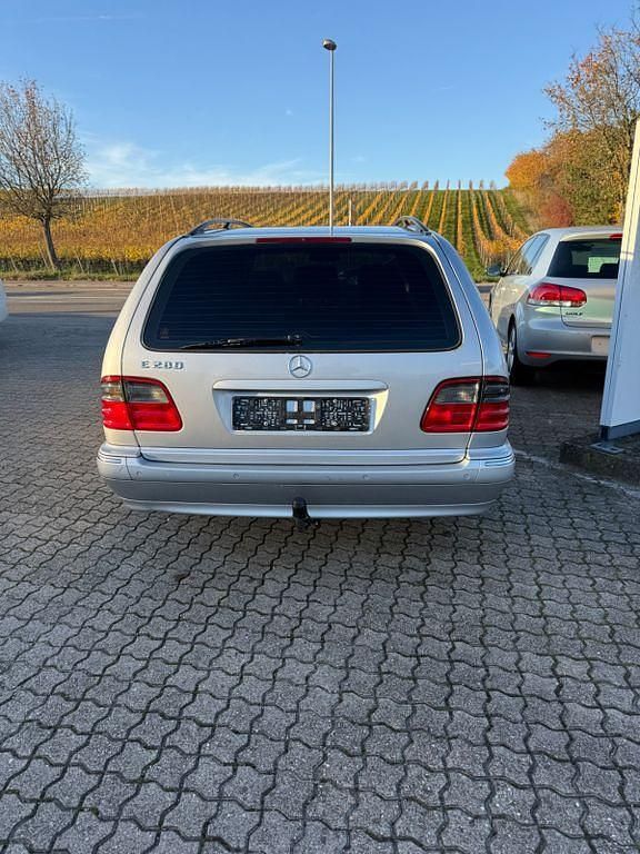 Gebraucht Mercedes E280 Avantgarde 204 PS (150 kW) 2002 Silber Limousine