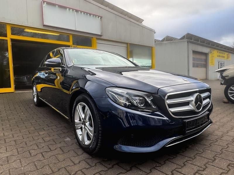 Gebraucht Mercedes E200 184 PS (135 kW) 2017 Blau Limousine