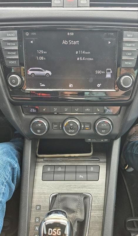 Gebraucht Skoda Octavia Scout 184 PS (135 kW) 2014 Weiß Kombi