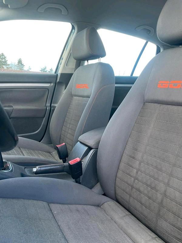 Gebraucht VW Golf V 105 PS (77 kW) 2006 Blau Kleinwagen