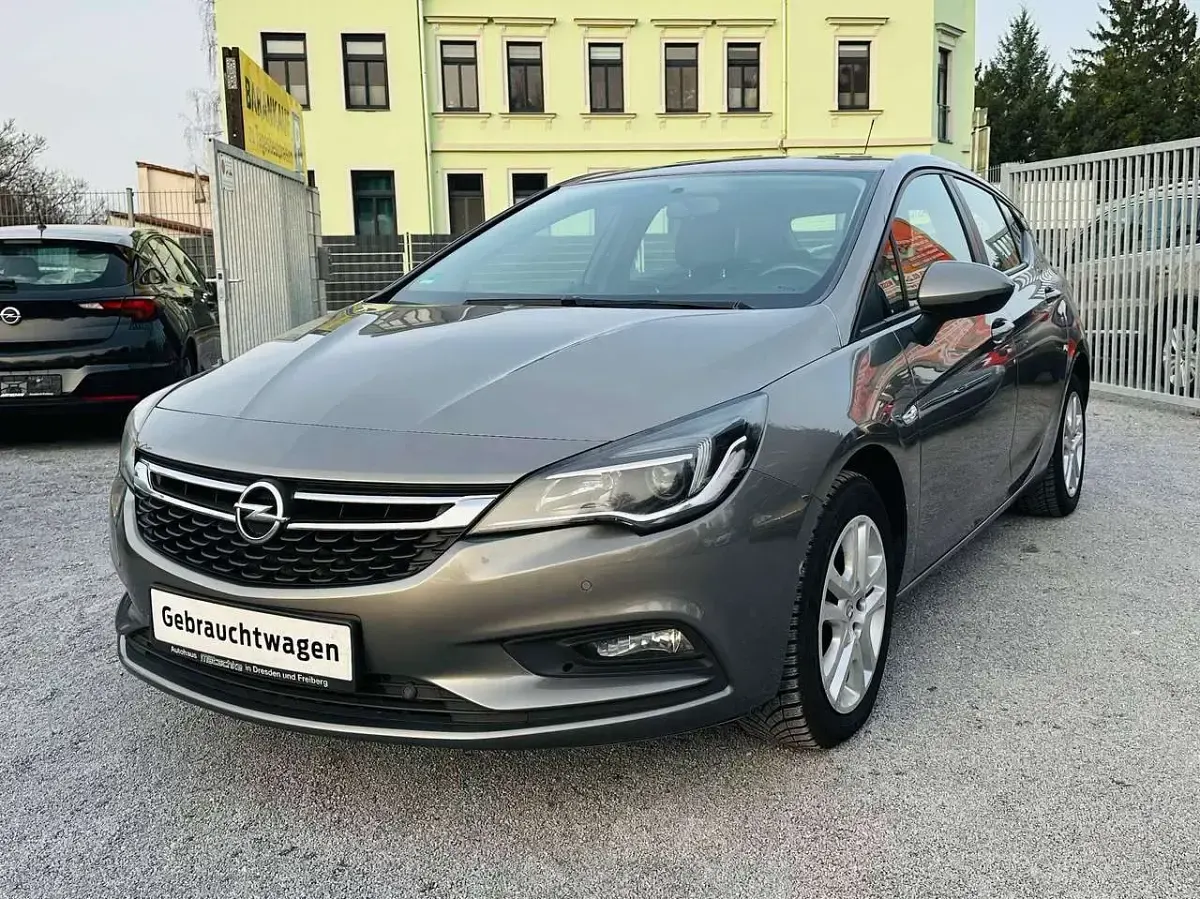 Gebraucht Opel Astra Edition 101 PS (74 kW) 2016 Grau Limousine