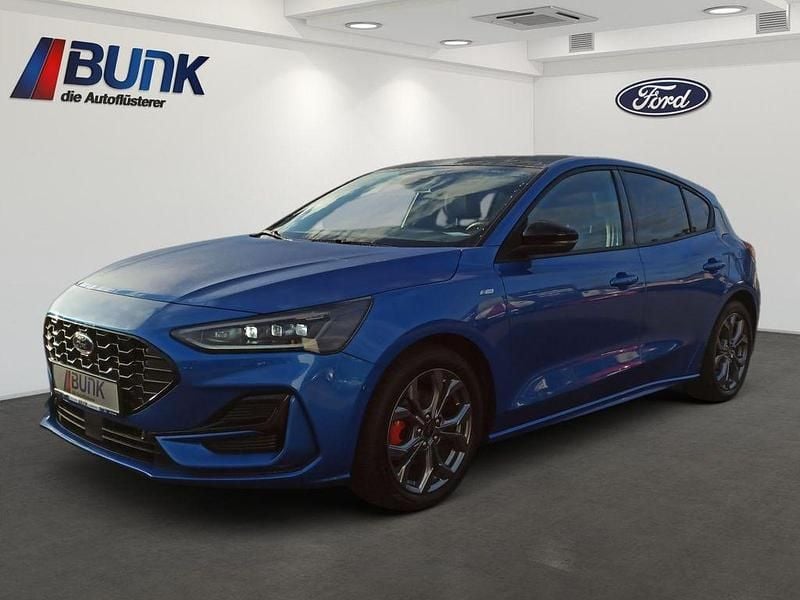 Dynamic blau Gebraucht 2022 Ford Focus ST-Line X Limousine | 22.980 € (Fairer Preis) - Bild 1/4