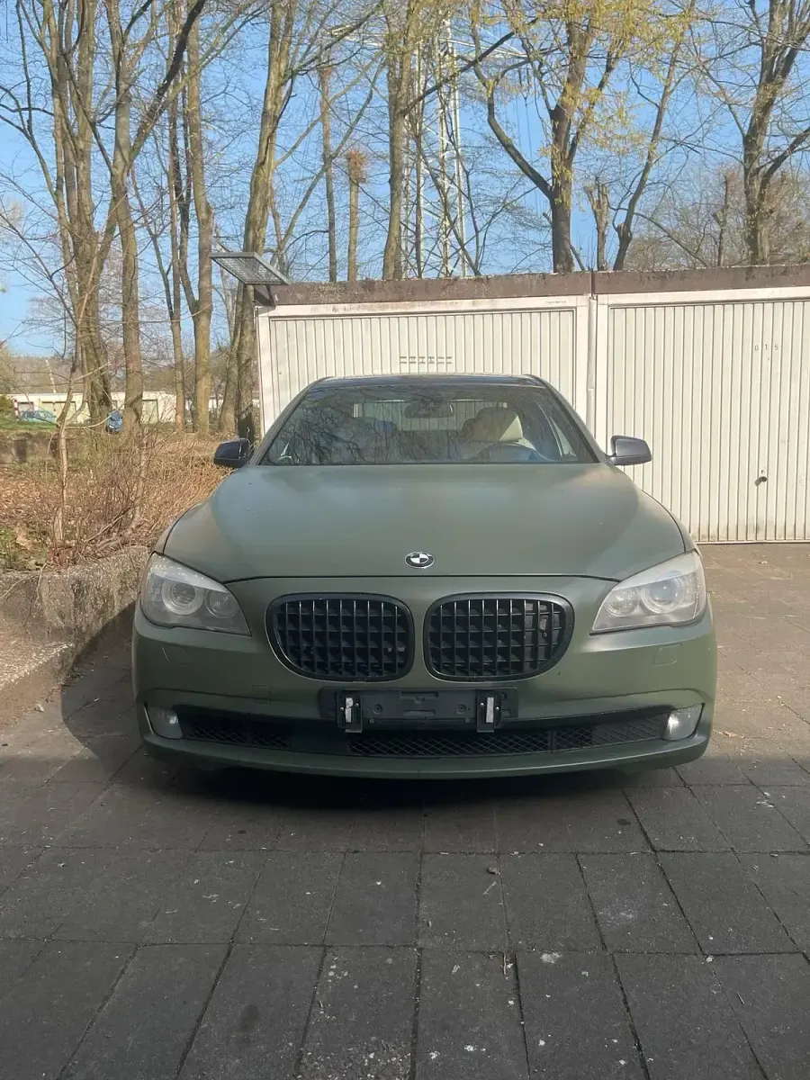 Second-hand BMW 740 306 CP (225 kW) 2011 Albastru Berlinǎ