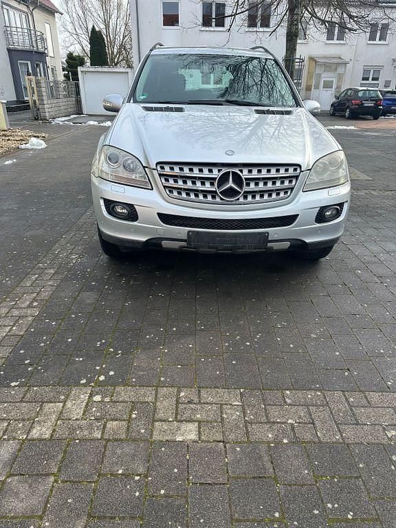 Gebraucht Mercedes ML320 224 PS (164 kW) 2006 Silber SUV
