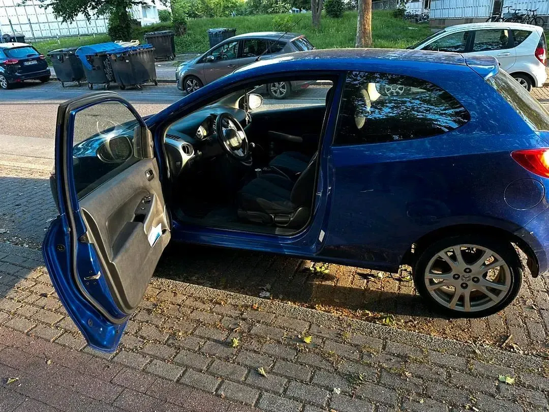 Gebraucht Mazda 2 75 PS (55 kW) 2008 Blau Kleinwagen