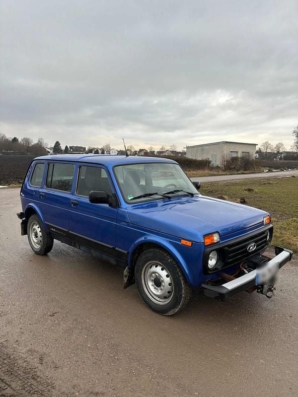Second-hand Lada niva 83 CP (61 kW) 2019 Albastru SUV