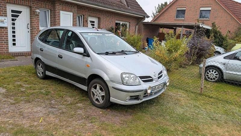 Silber Gebraucht 2004 Nissan Almera Tino Acenta+ Van / Kleinbus | 2.000 € (Fairer Preis) - Bild 1/4