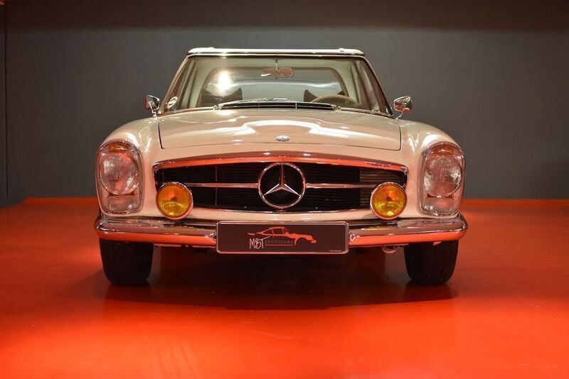 Weiß Gebraucht 1966 Mercedes 230 Cabrio | 117.900 € - Bild 1/4