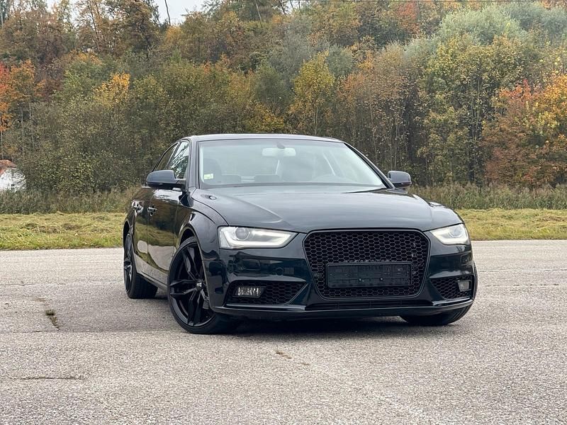 Mondscheinblau metallic Gebraucht 2012 Audi A4 Ambition Limousine | 9.900 € (Fairer Preis) - Bild 1/4