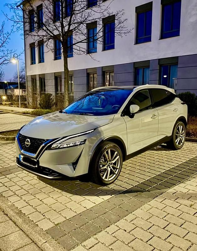 Grau Gebraucht 2024 Nissan Qashqai Tekna SUV | 24.850 € (Superpreis) - Bild 1/4