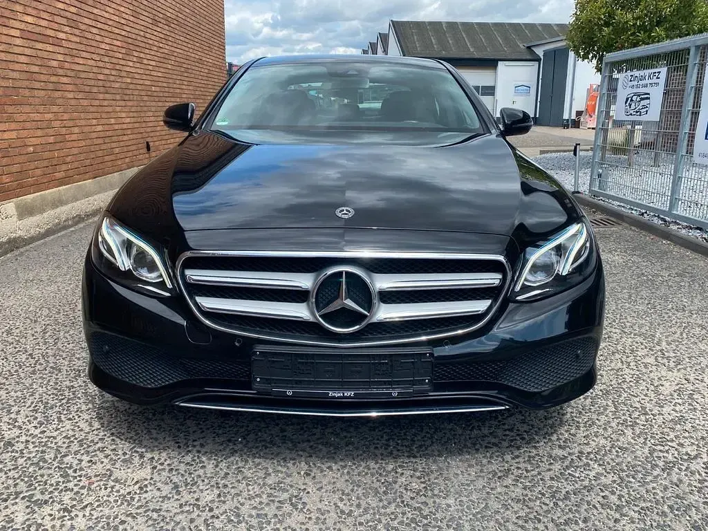 Gebraucht Mercedes E200 Avantgarde 184 PS (135 kW) 2017 Schwarz Limousine