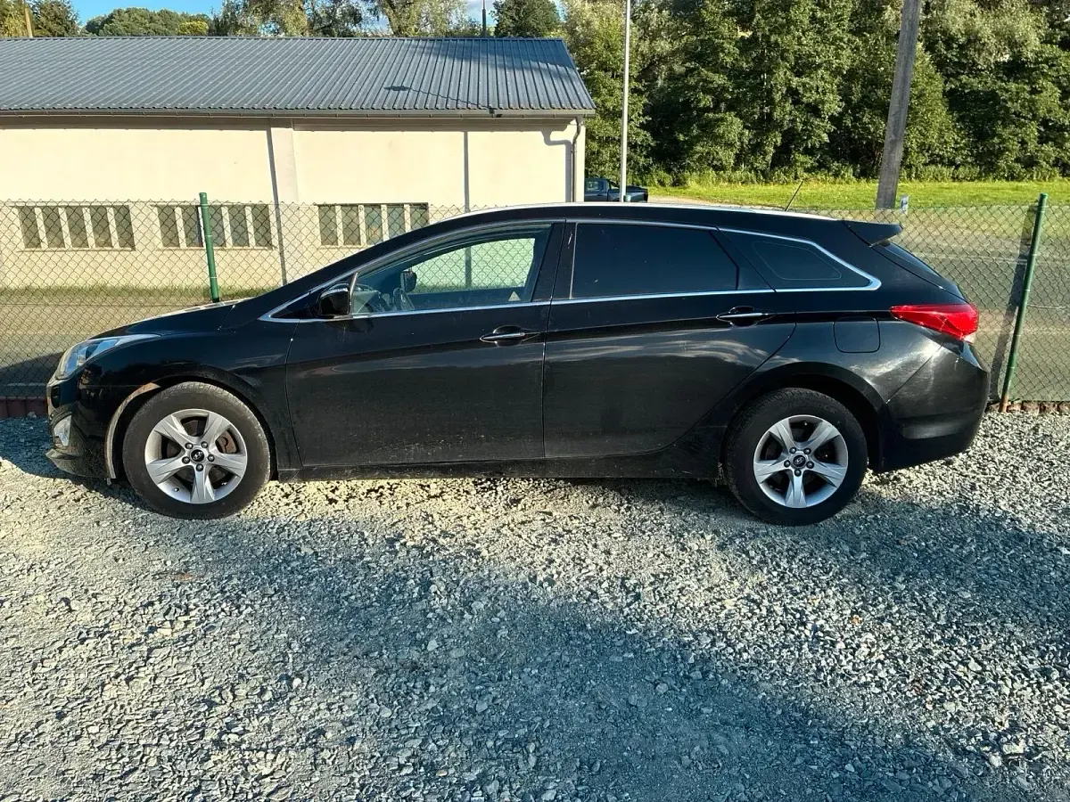 Gebraucht Hyundai i40 135 PS (99 kW) 2013 Schwarz Kombi