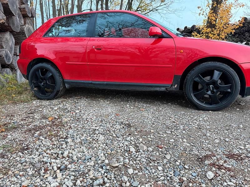 Gebraucht Audi A3 125 PS (91 kW) 1997 Rot Kleinwagen