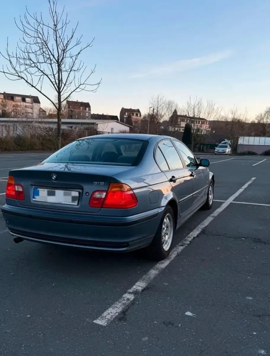 Gebraucht BMW 316 105 PS (77 kW) 1999 Blau Limousine
