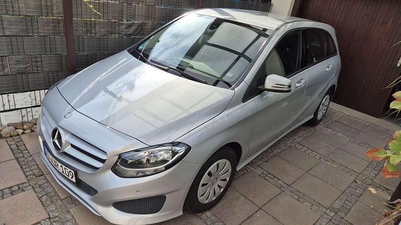 Gebraucht 2016 Mercedes B180 Van / Kleinbus | 11.900 € (Guter Preis) - Bild 1/4