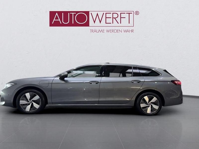 Gebraucht VW Passat Elegance 204 PS (150 kW) 2025 Grau Kombi