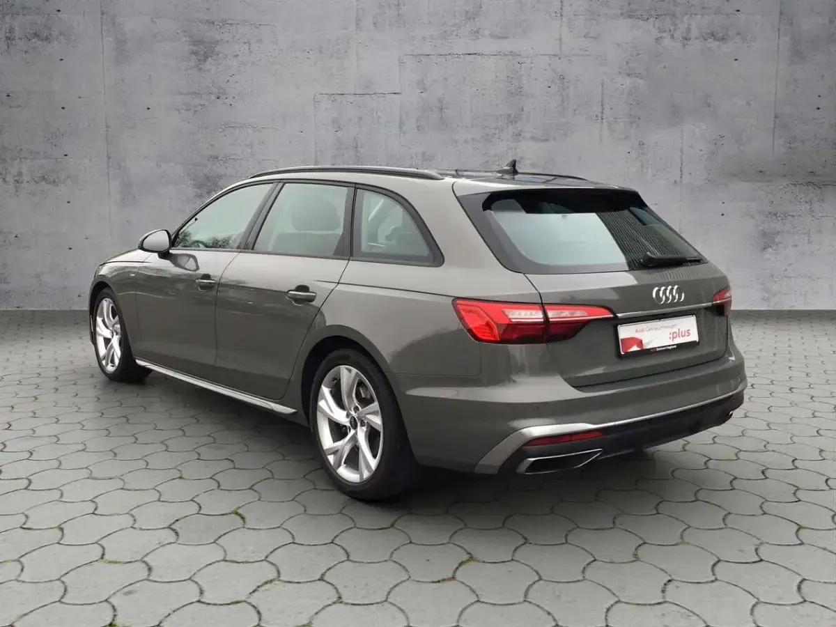 Gebraucht Audi A4 S-Line 136 PS (100 kW) 2024 Chronosgrau metallic Kombi