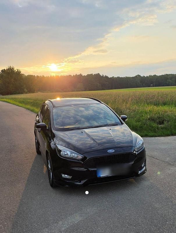Schwarz Gebraucht 2018 Ford Focus ST-Line Kombi | 11.300 € (Superpreis) - Bild 1/4