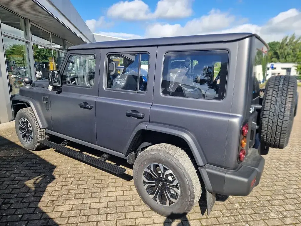 Neu BAW 212 166 PS (122 kW) 2026 Grau SUV