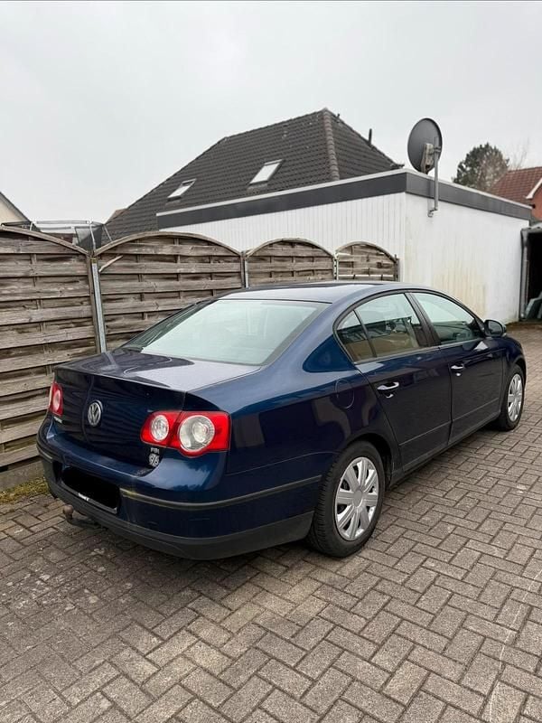 Gebraucht VW Passat 116 PS (85 kW) 2006 Blau Limousine