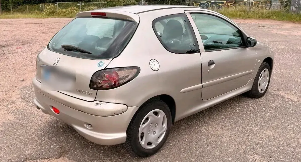 Gebraucht Peugeot 206 60 PS (44 kW) 2005 Gold Kleinwagen