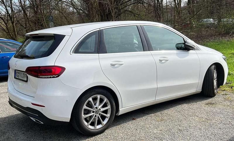 Gebraucht Mercedes B200 163 PS (119 kW) 2021 Weiß Van / Kleinbus