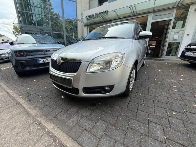 Silber Gebraucht 2007 Skoda Fabia Ambiente Kleinwagen | 2.445 € (Fairer Preis) - Bild 1/4
