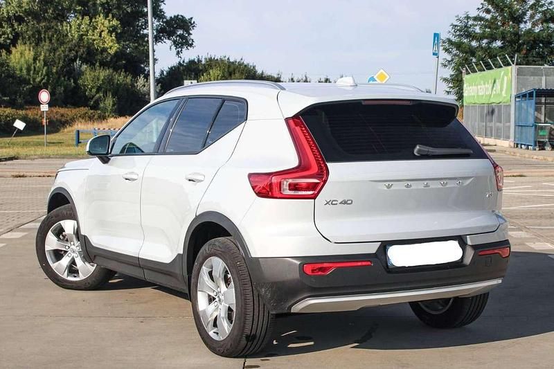 Gebraucht Volvo XC40 Momentum 163 PS (119 kW) 2020 Silber SUV