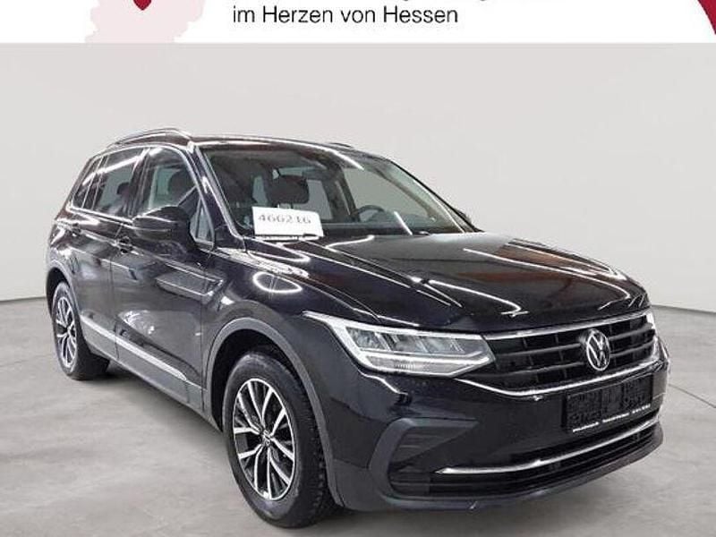 Gebraucht VW Tiguan Life 150 PS (110 kW) 2023 Schwarz SUV