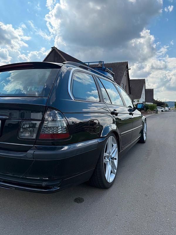 Gebraucht BMW 320 170 PS (125 kW) 2001 Schwarz Kombi