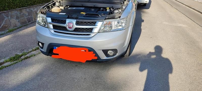 Grau Gebraucht 2013 Fiat Freemont SUV | 10.000 € (Fairer Preis) - Bild 1/4