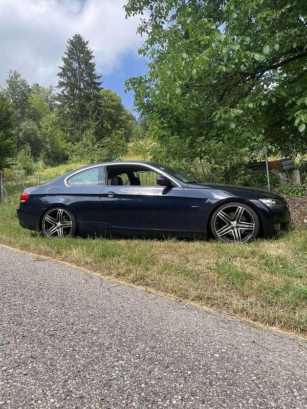 Gebraucht BMW 325 Sport Line 218 PS (160 kW) 2009 Blau Coupé