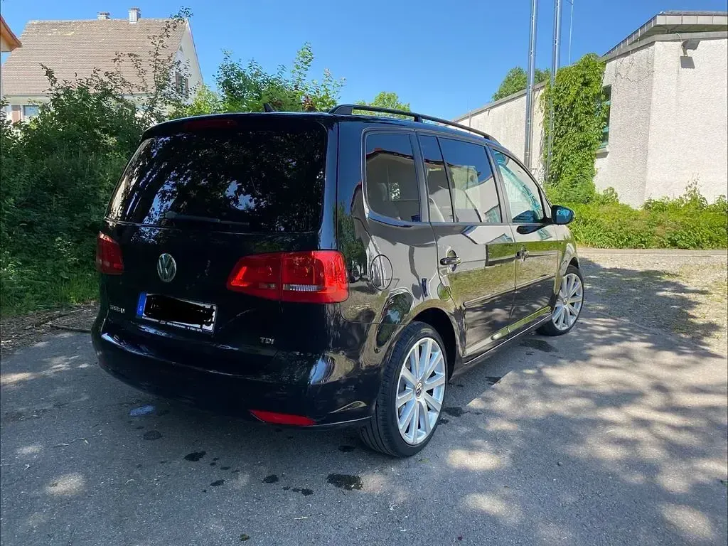 Gebraucht VW Touran Match 105 PS (77 kW) 2012 Schwarz Van / Kleinbus