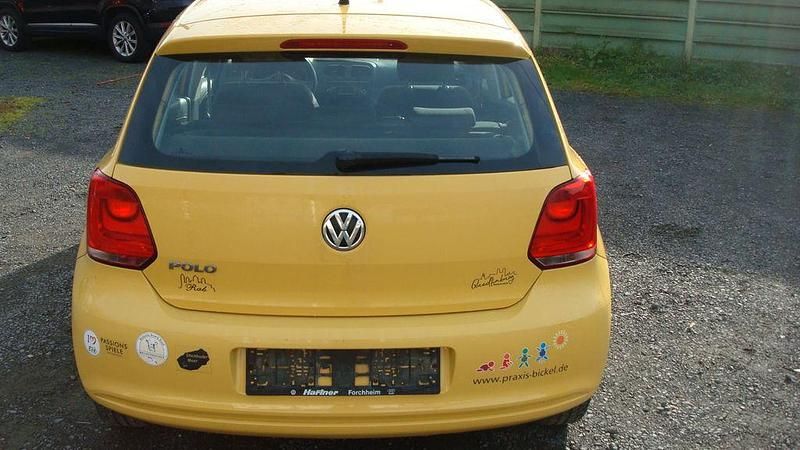 Gebraucht VW Polo Trendline 60 PS (44 kW) 2009 Gelb Limousine