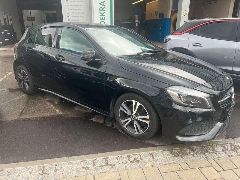 Schwarz Gebraucht 2017 Mercedes A200 Kombi | 15.650 € (Etwas zu teuer) - Bild 1/1