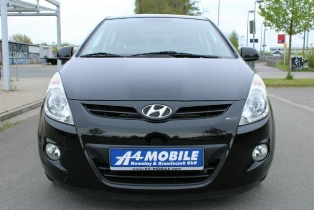 Gebraucht Hyundai i20 Comfort 101 PS (74 kW) 2012 Schwarz Kleinwagen