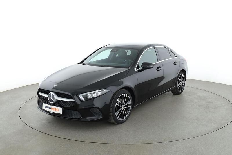Schwarz Gebraucht 2020 Mercedes A180 Progressive Limousine | 22.360 € (Teuer) - Bild 1/3