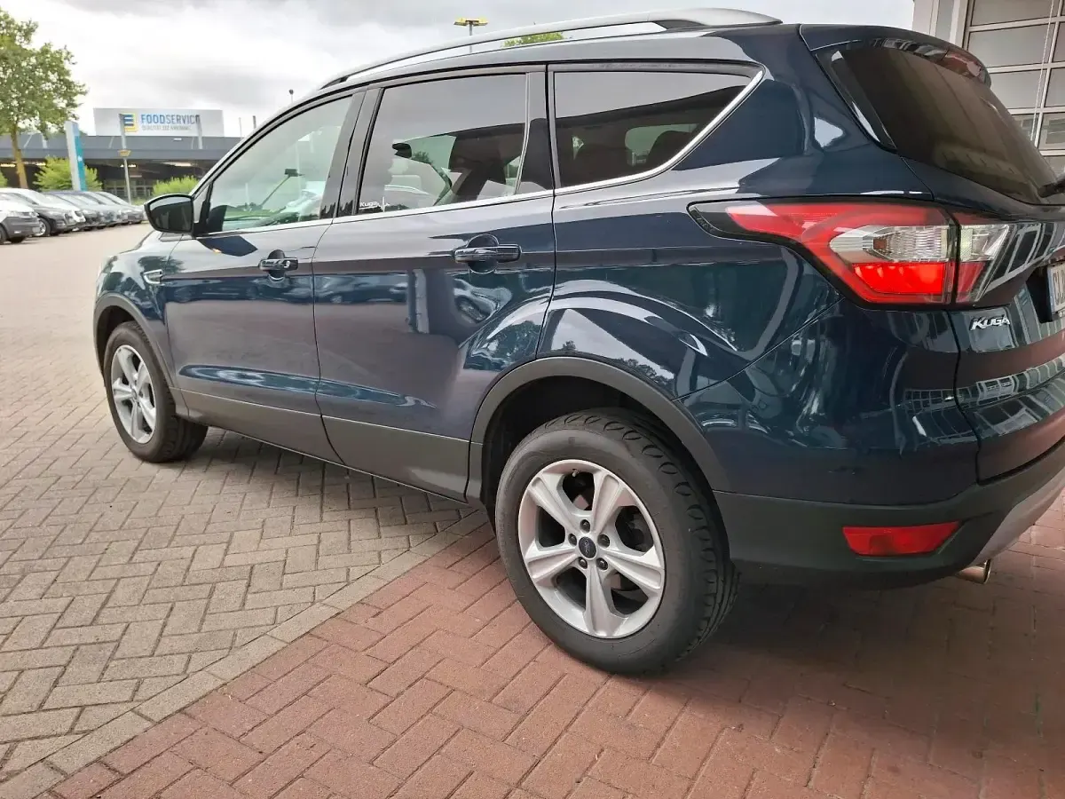 Gebraucht Ford Kuga 120 PS (88 kW) 2018 Blau SUV