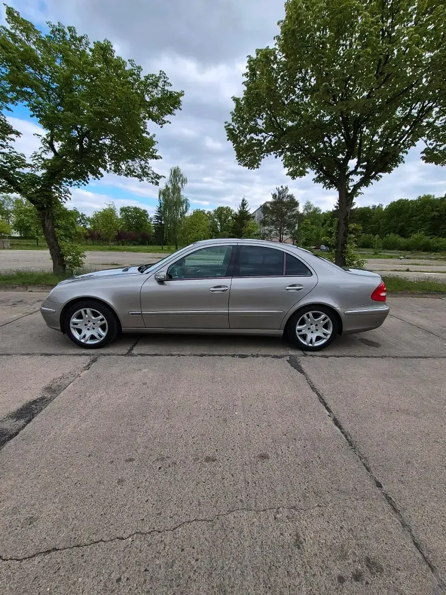 Gebraucht Mercedes E280 190 PS (139 kW) 2006 Silber Limousine