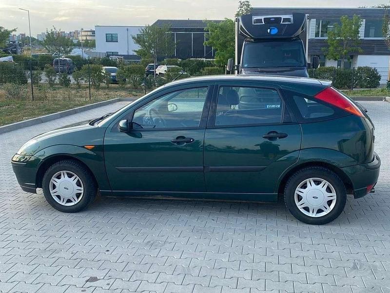 Grün Gebraucht 2004 Ford Focus Ghia Kleinwagen | 1.250 € (Guter Preis) - Bild 1/4