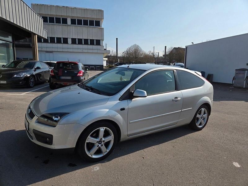 Gebraucht Ford Focus Titanium 116 PS (85 kW) 2006 Silber Limousine