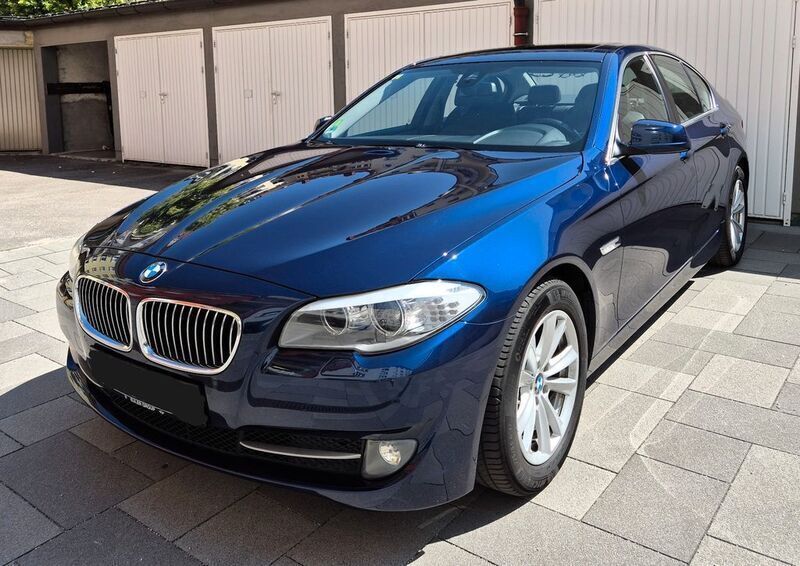 Blau Gebraucht 2012 BMW 520 Limousine | 13.900 € (Fairer Preis) - Bild 1/4
