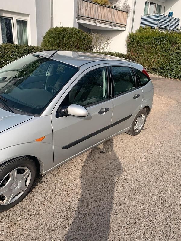 Gebraucht Ford Focus 101 PS (74 kW) 2002 Grau Kleinwagen