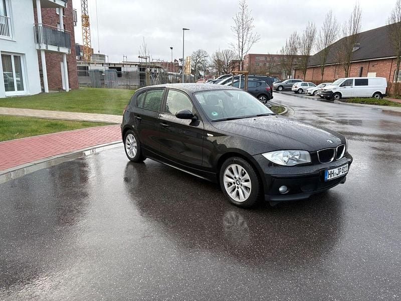 Gebraucht BMW 118 129 PS (94 kW) 2007 Schwarz Kleinwagen