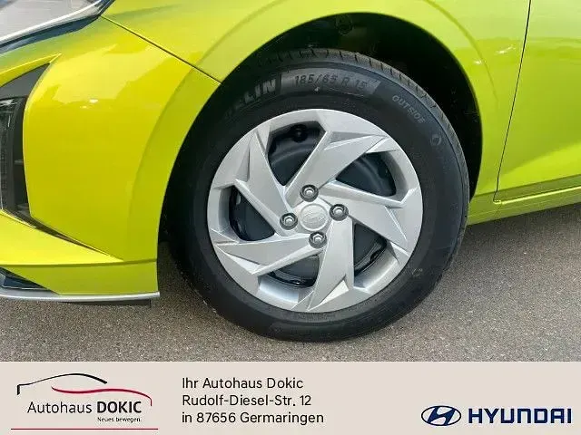 Neu Hyundai i20 Select 90 PS (66 kW) 2026 Grün Kleinwagen