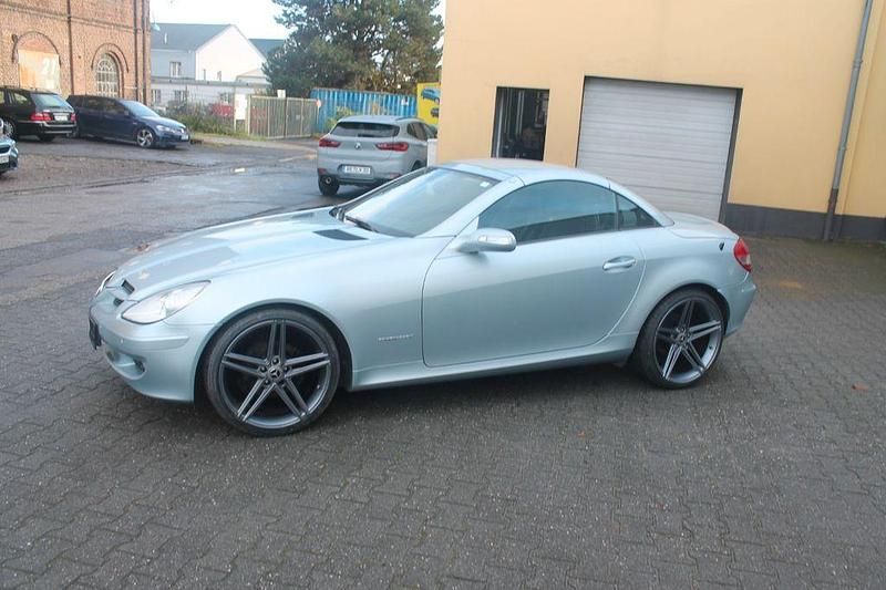 Second-hand Mercedes SLK200 163 CP (119 kW) 2005 Argintiu Cabrio