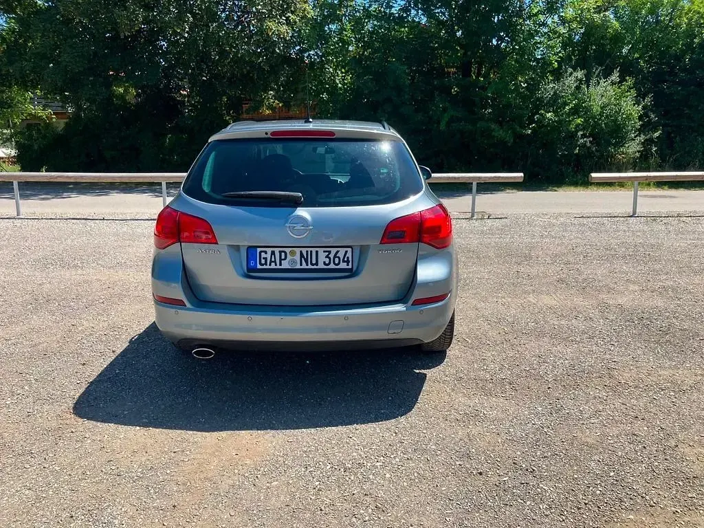 Gebraucht Opel Astra 140 PS (102 kW) 2012 Grau Kombi