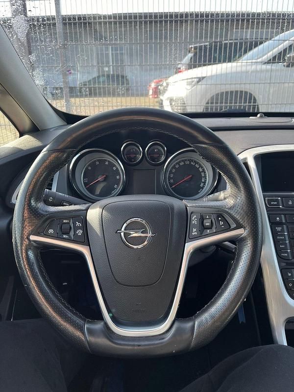 Gebraucht Opel Astra GTC 165 PS (121 kW) 2012 Rot Coupé