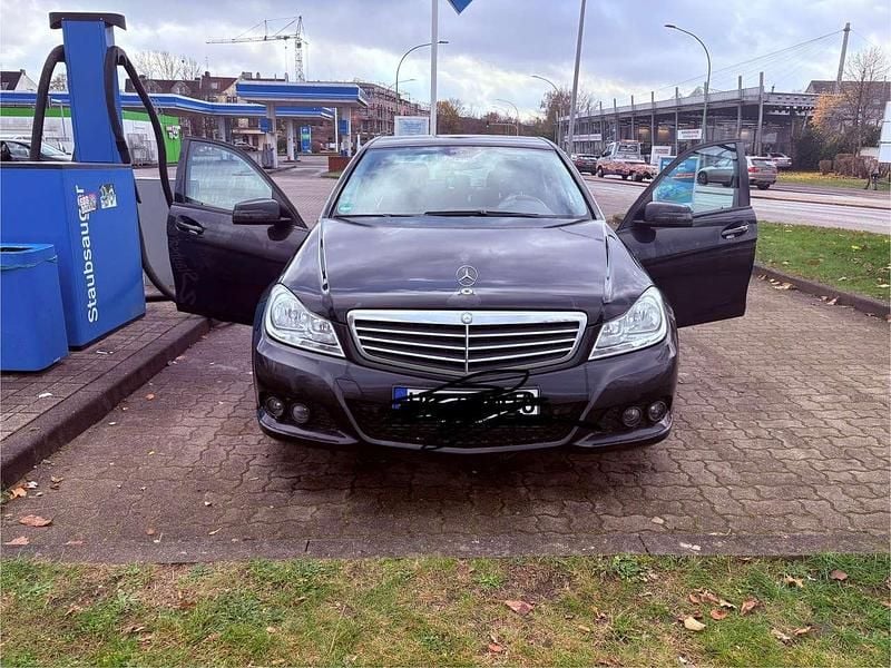 Schwarz Gebraucht 2011 Mercedes C180 Limousine | 6.900 € (Guter Preis) - Bild 1/4