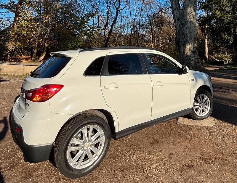 Weiß Gebraucht 2011 Mitsubishi ASX Instyle SUV | 5.888 € (Teuer) - Bild 1/4